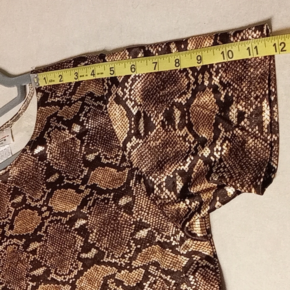SML sport snake print stretchy sliky tee size L - Picture 7 of 7